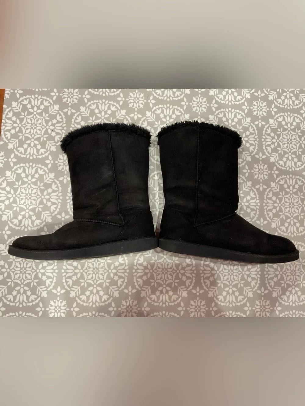 Women’s Black Fluffy Winter Boots Size 7.5 Cozy & Cute Like New